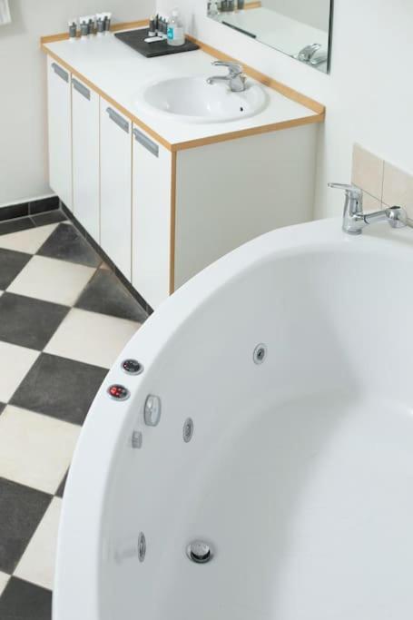 Large & Bright 3Br Apartment W Whirlpool Near Metro Копенгаген Екстер'єр фото