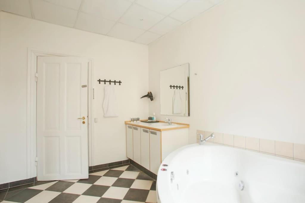 Large & Bright 3Br Apartment W Whirlpool Near Metro Копенгаген Екстер'єр фото